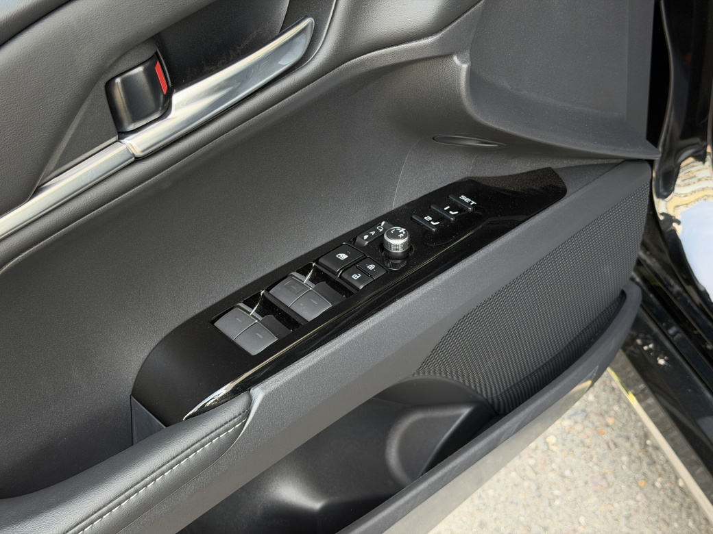 Toyota Camry 2.0 HEV