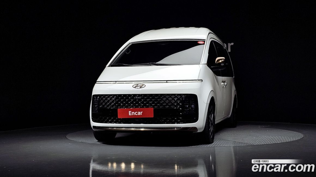 Hyundai Staria Lounge 9-Seater, 2023