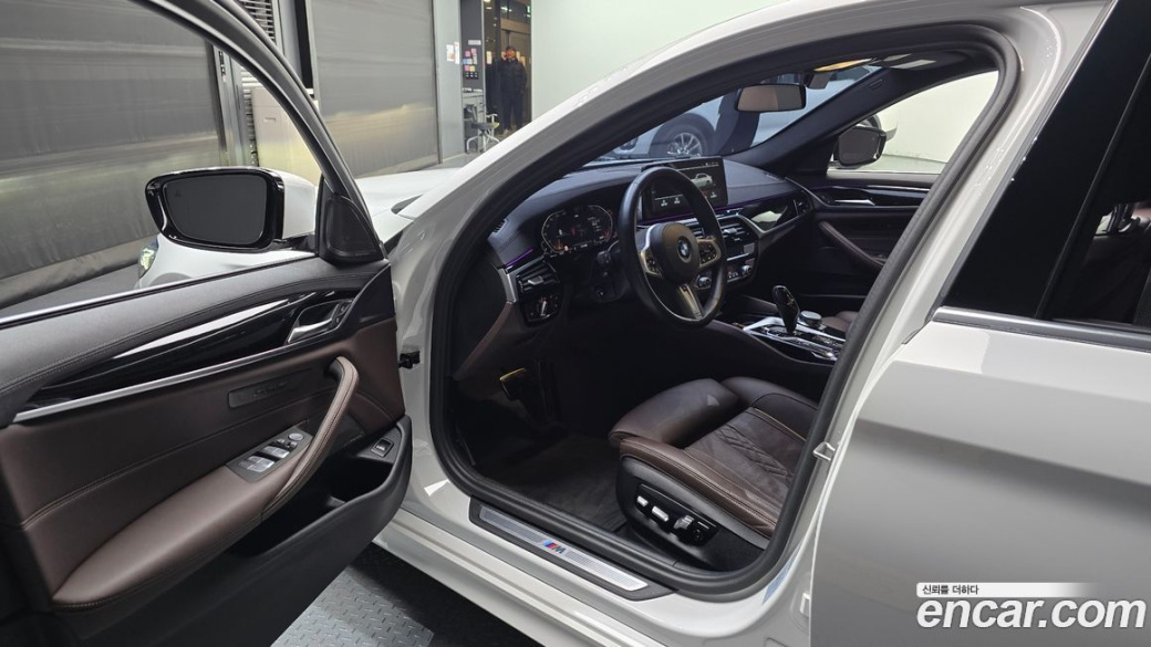 BMW 5-Series 530i xDrive M Sport Package, 2023