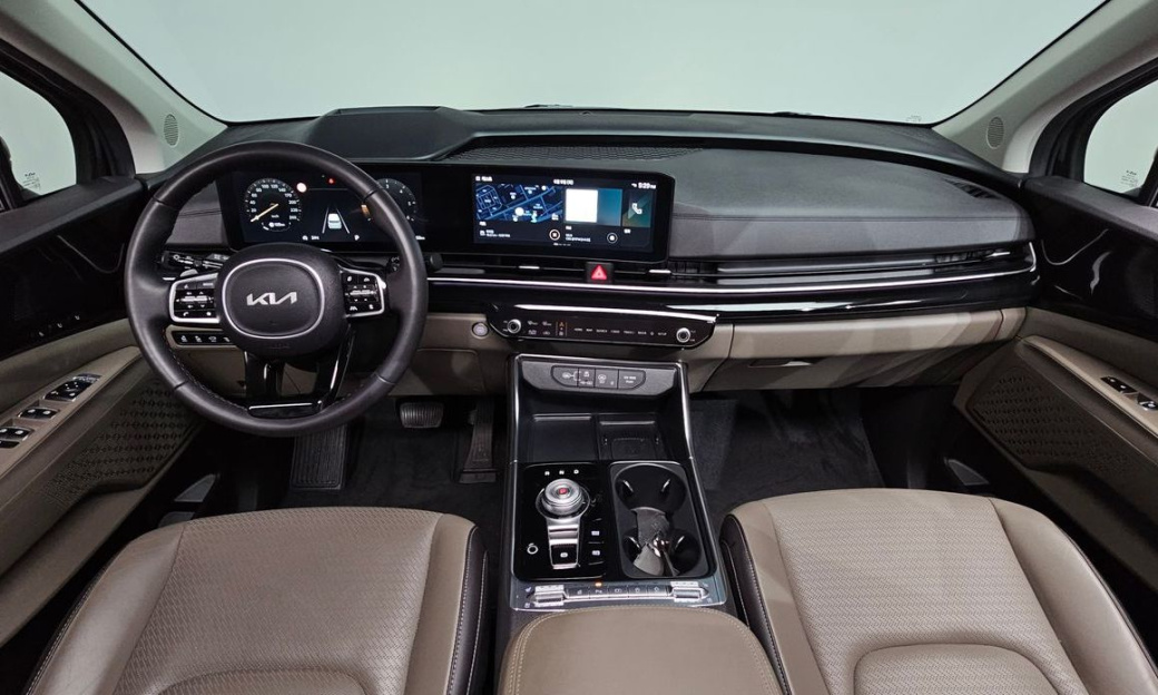 Kia Carnival 9-Seater Gravity, 2024