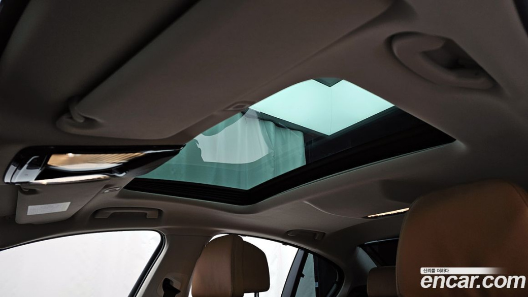 BMW 5-Series 520i Luxury, 2022