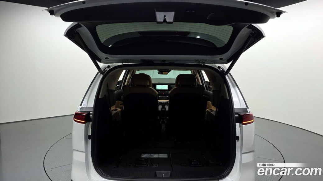 Kia Carnival 7-Seater Signature, 2023
