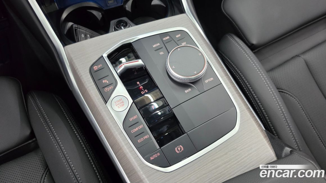 BMW 3-Series 320i, 2025
