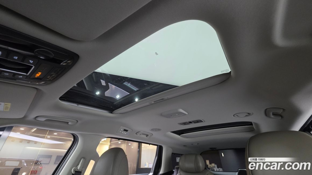 Kia Carnival 7-Seater Signature, 2025