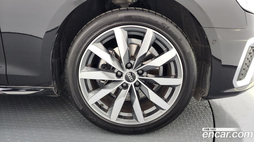 Audi A4 40 TFSI Premium, 2023