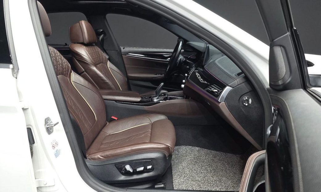 BMW 5-Series 530i xDrive M Sport Package, 2023