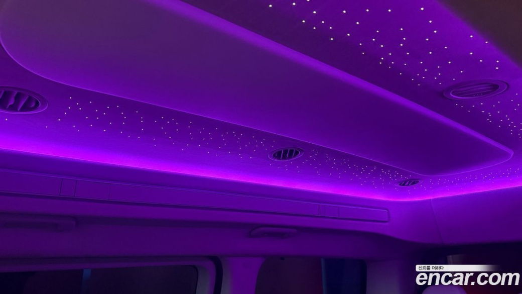 Hyundai Staria Lounge 7-Seater, 2022
