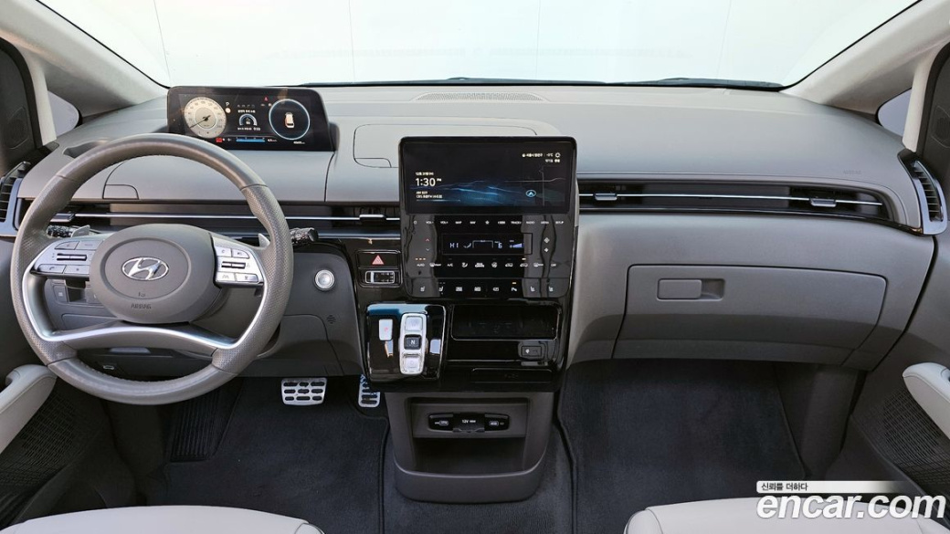 Hyundai Staria 4WD Lounge 9-Seater, 2023