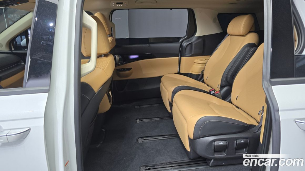 Kia Carnival 7-Seater Signature, 2023