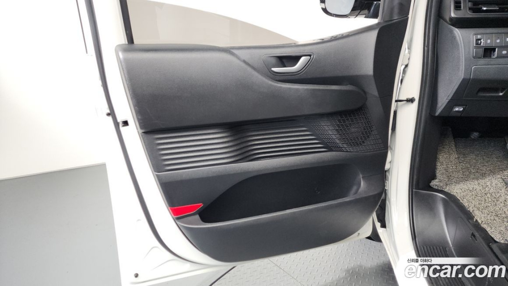 Hyundai Staria Tourer 11-Seater, 2024