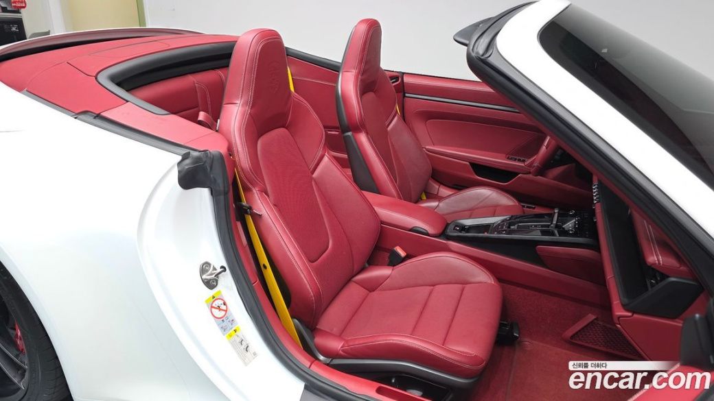 Porsche 911 Carrera 4 GTS Cabriolet, 2022