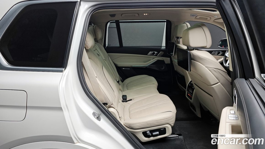 BMW X7 xDrive 40i Design Pure Excellence 7-Seater, 2022