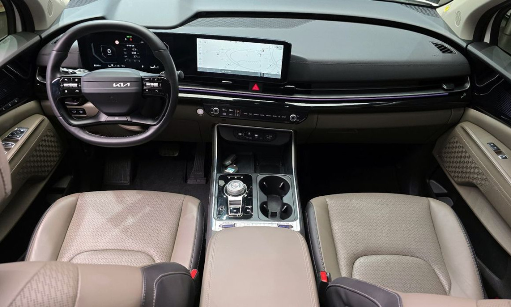 Kia Carnival 9-Seater Signature, 2025