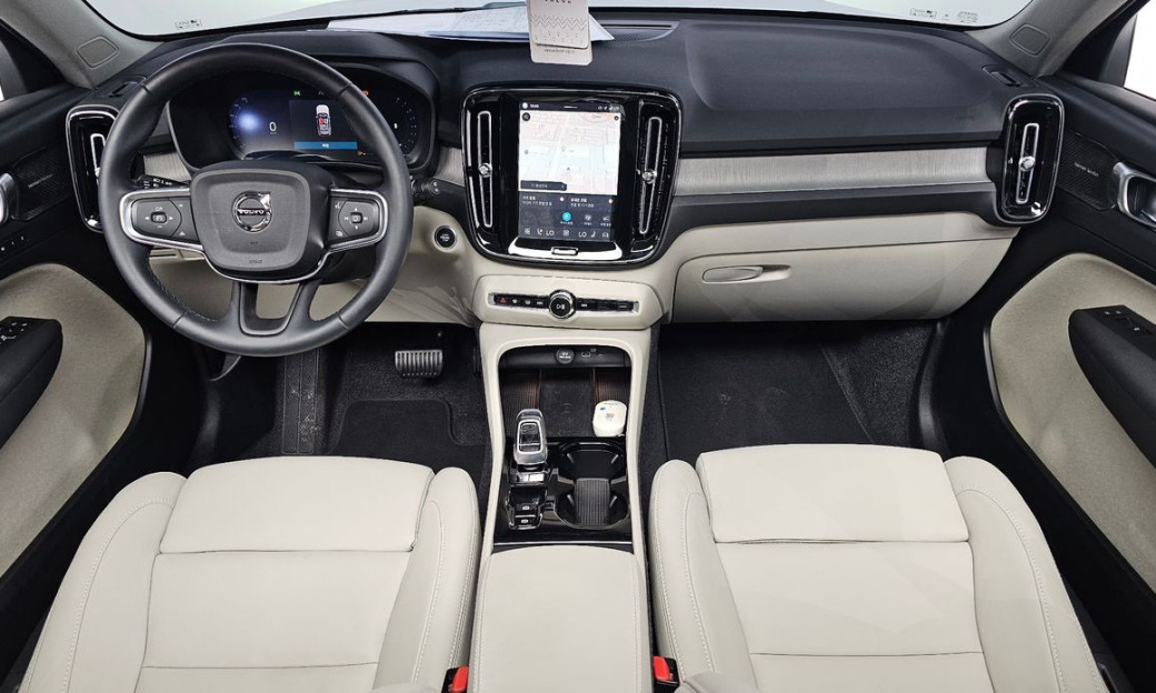 Volvo XC40 B4 Ultra Bright, 2025