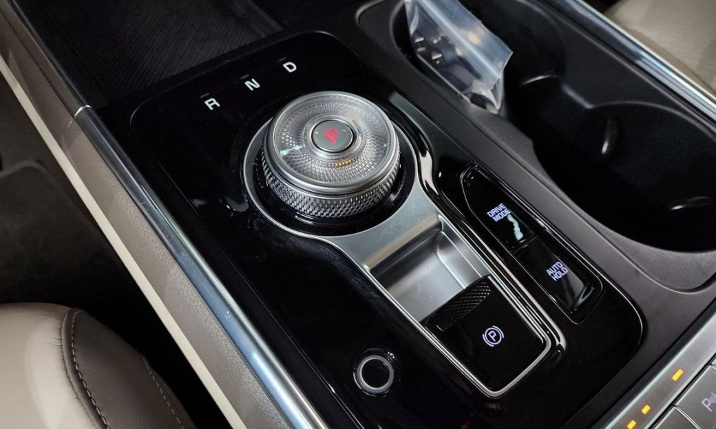 Kia Carnival 7-Seater Gravity, 2024