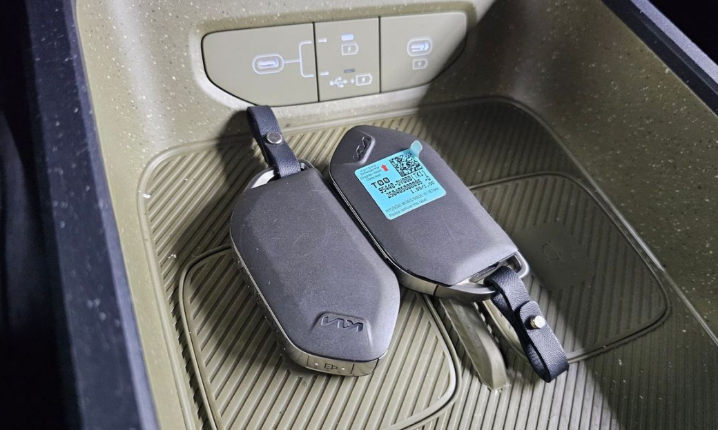 Kia Tasman 2.5T Gasoline 4WD, 2026