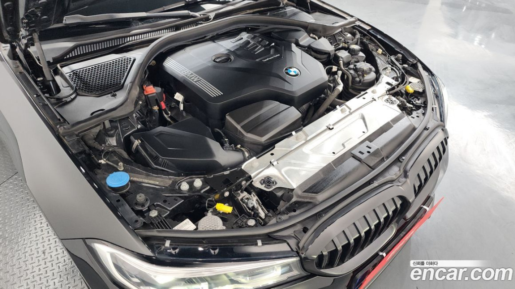 BMW 3-Series 320i Luxury, 2022