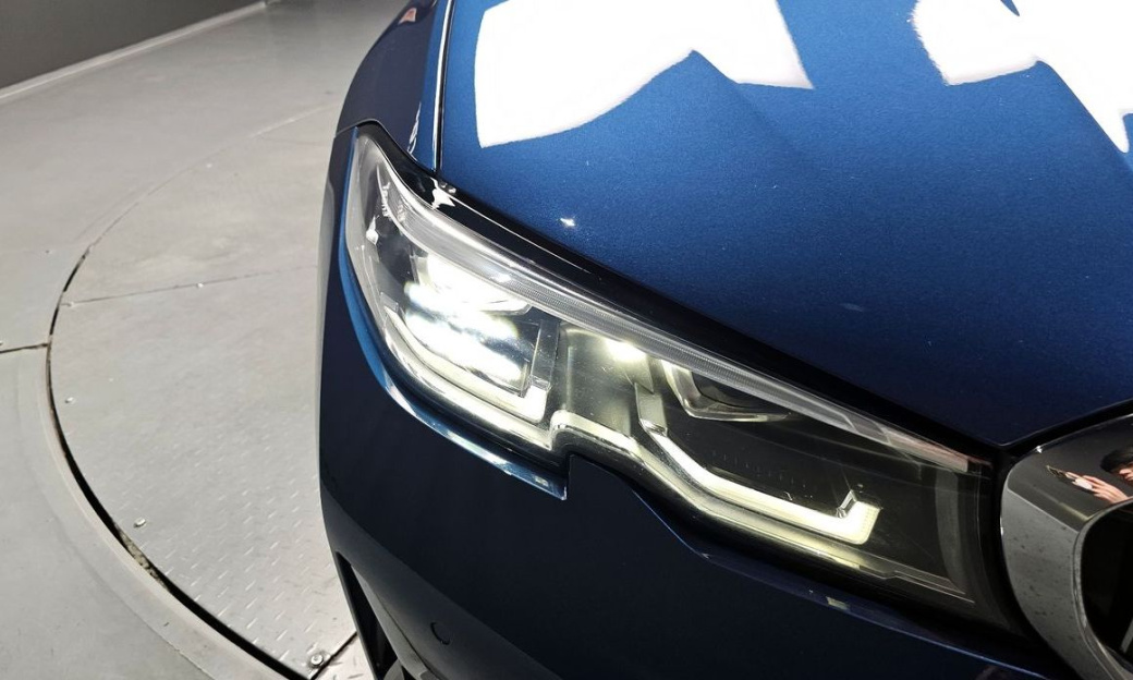 BMW 3-Series 320i Luxury, 2022