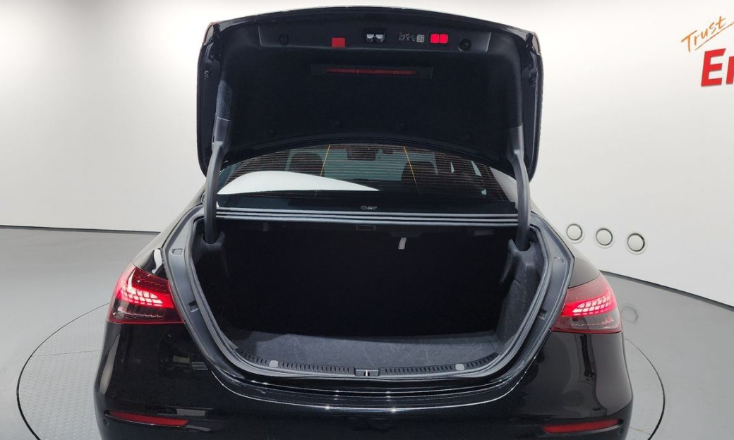 Mercedes-Benz E-Class E350 4MATIC AMG Line, 2023