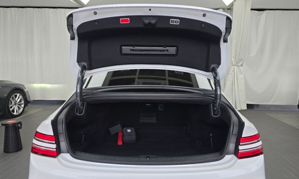 Genesis G80 Gasoline 2.5 Turbo 2WD, 2025