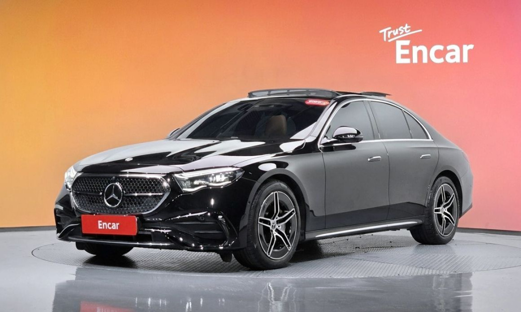 Mercedes-Benz E-Class E300 4MATIC AMG Line, 2025