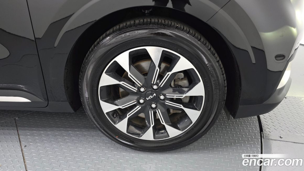 Kia Carnival 9-Seater Signature, 2023