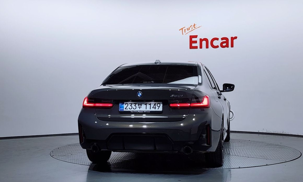 BMW 3-Series 320i M Sport, 2025