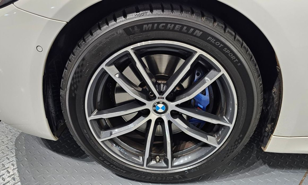 BMW 5-Series 520i M Sport, 2023