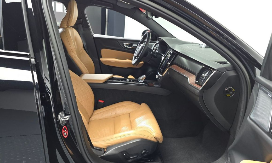 Volvo V60 B5 Ultimate AWD, 2023