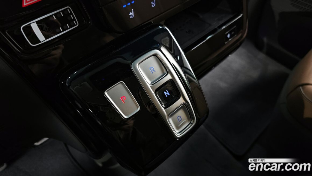 Hyundai Staria Lounge 9-Seater, 2023