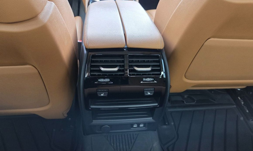 BMW 5-Series 520i Luxury, 2022