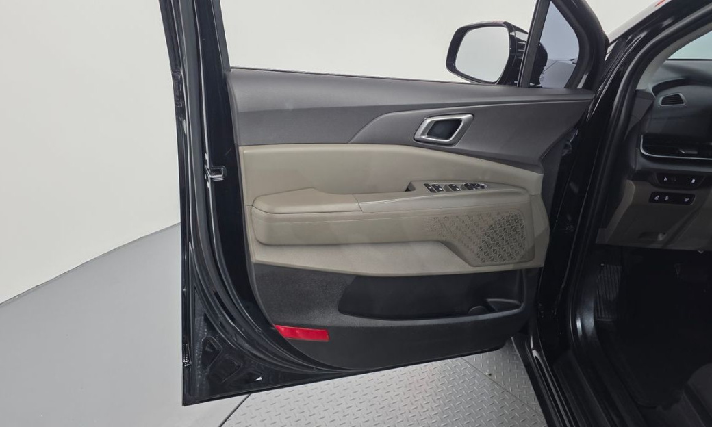 Kia Carnival 9-Seater Prestige, 2025