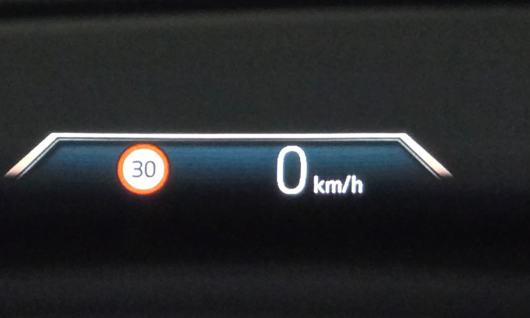 BMW 2-Series 220i Luxury, 2023