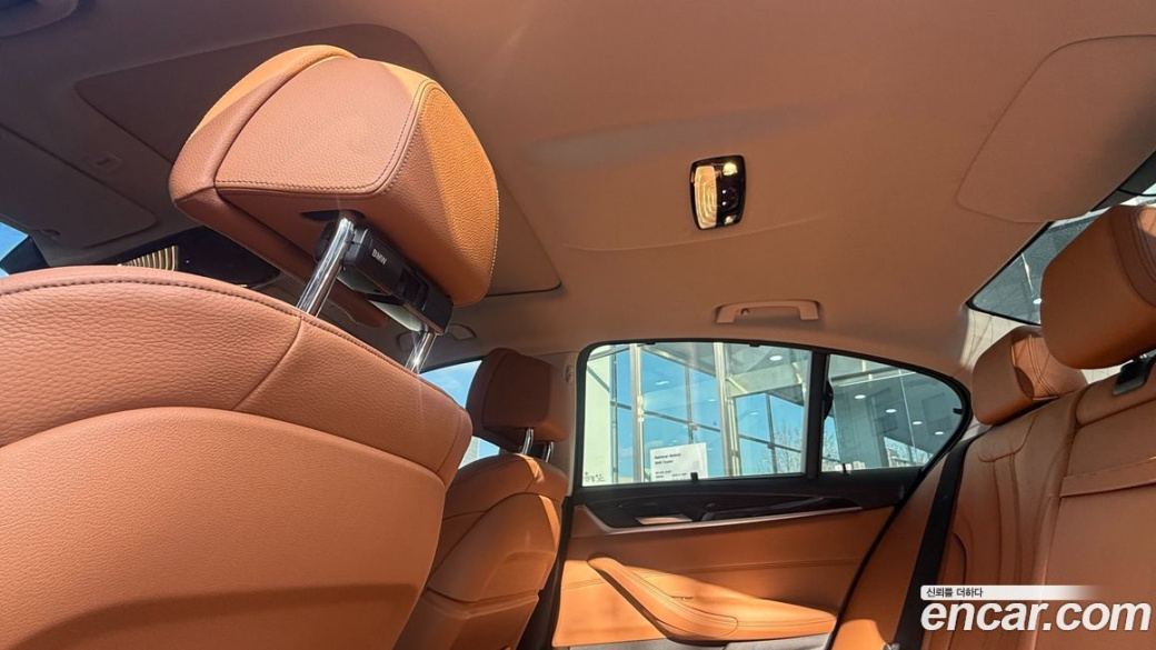 BMW 5-Series 520i Luxury, 2023