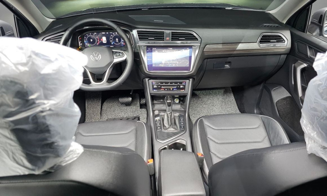 Volkswagen Tiguan 2.0 TSI Prestige, 2024