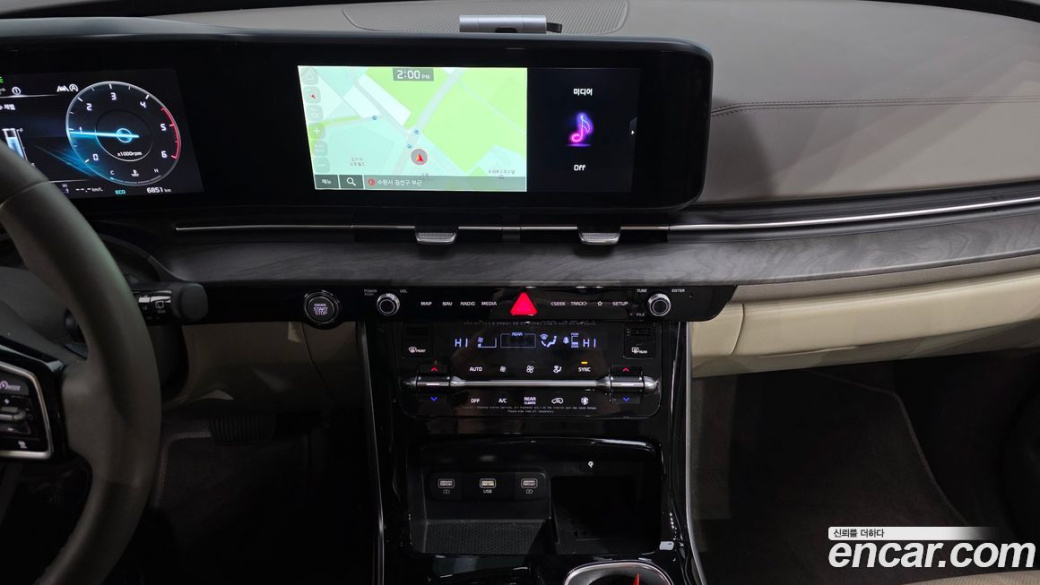 Kia Carnival 7-Seater Outdoor, 2023