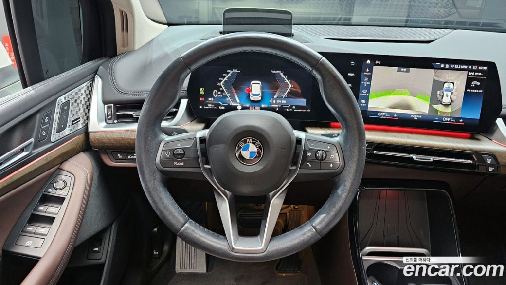BMW 2-Series 220i Luxury, 2024