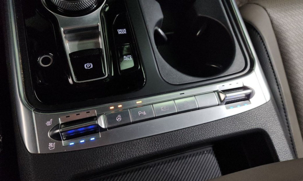 Kia Carnival 9-Seater Signature, 2025