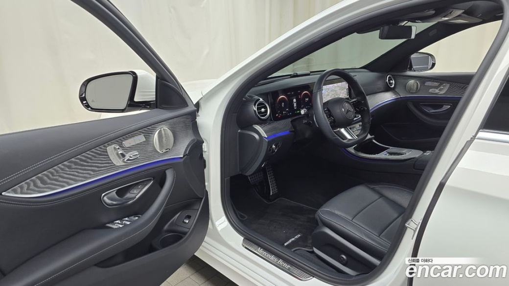 Mercedes-Benz E-Class E350 4MATIC AMG Line, 2022