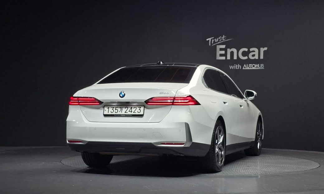 BMW 5-Series 520i, 2024