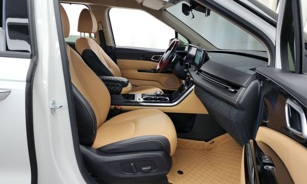 Kia Carnival 7-Seater Signature, 2022