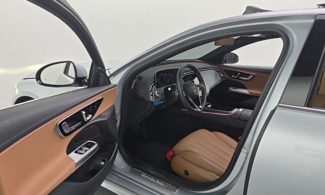Mercedes-Benz E-Class E200 Avantgarde, 2025
