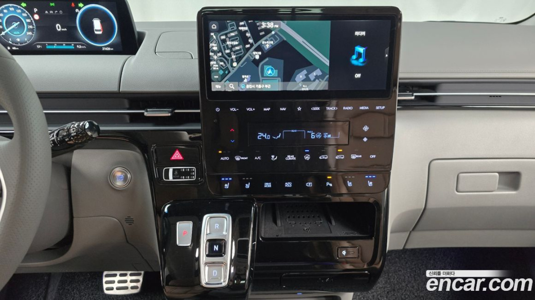 Hyundai Staria Lounge 9-Seater, 2025