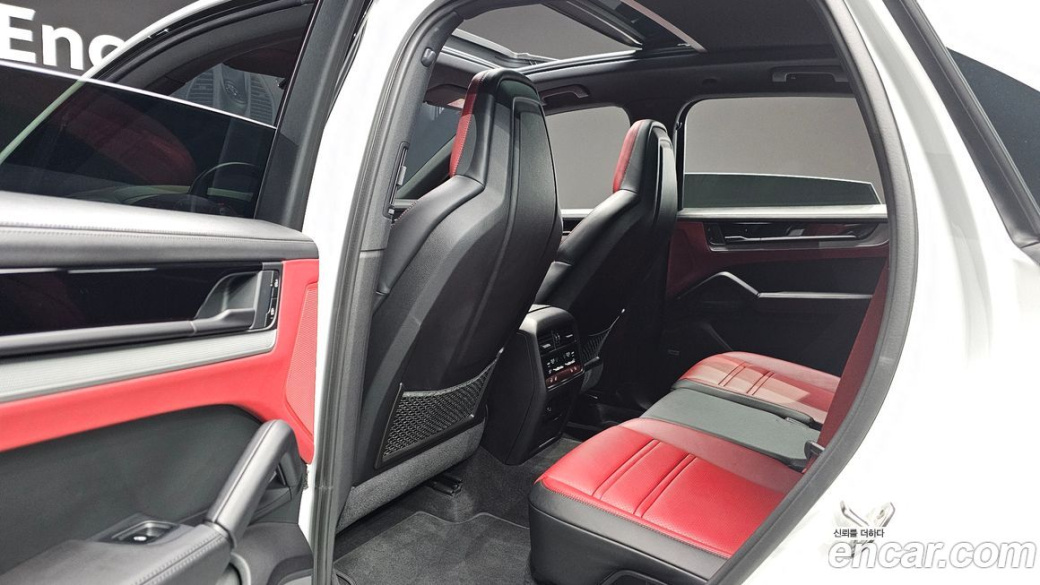Porsche Cayenne 3.0, 2024