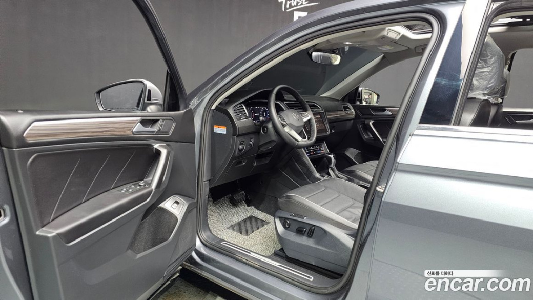 Volkswagen Tiguan 2.0 TSI Prestige, 2024