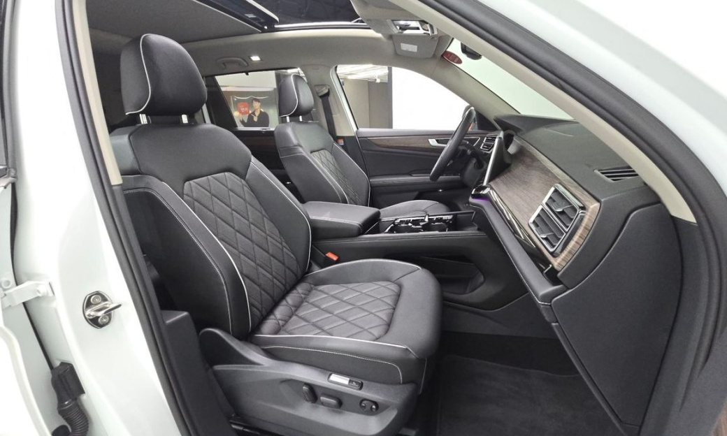 Volkswagen Atlas 2.0 TSI R-LINE 6-Seater, 2025
