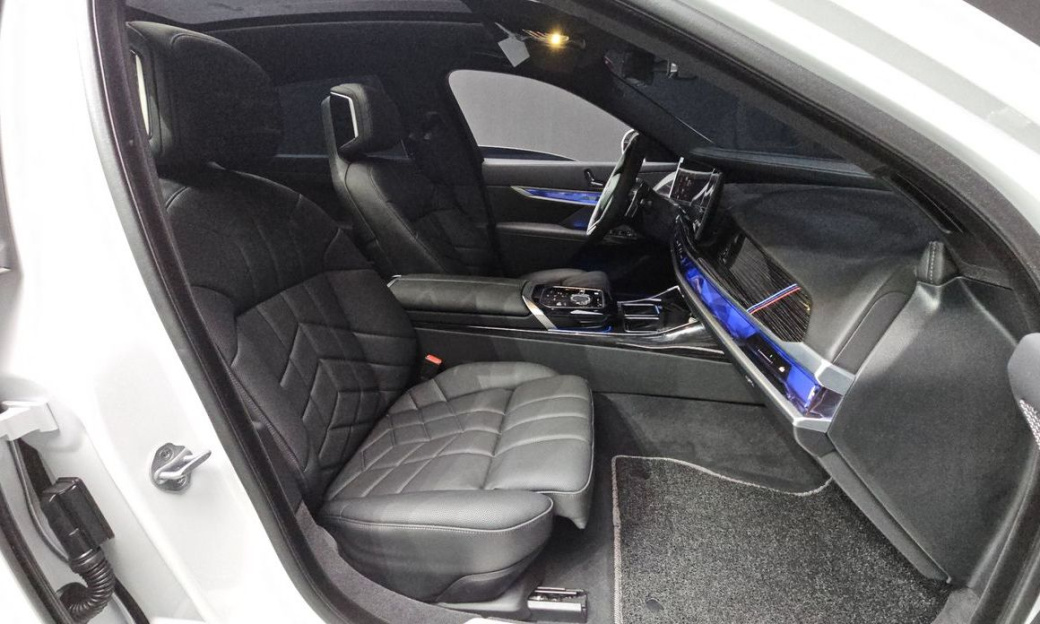 BMW 7-Series 740d xDrive M Sport, 2025