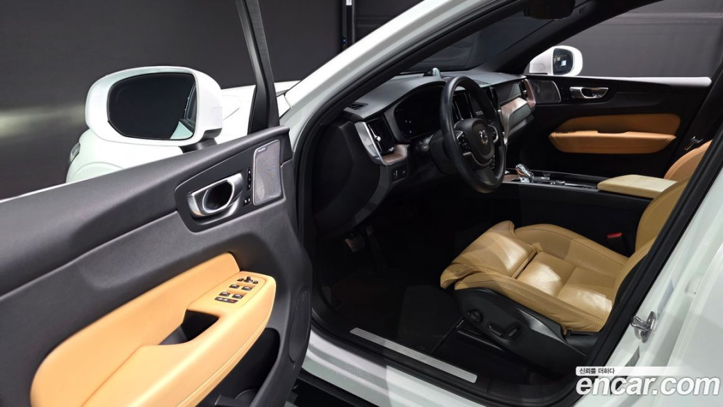 Volvo XC60 B5 Inscription, 2022
