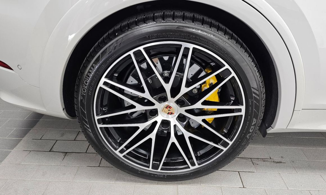 Porsche Cayenne 4.0 GTS Coupe, 2025