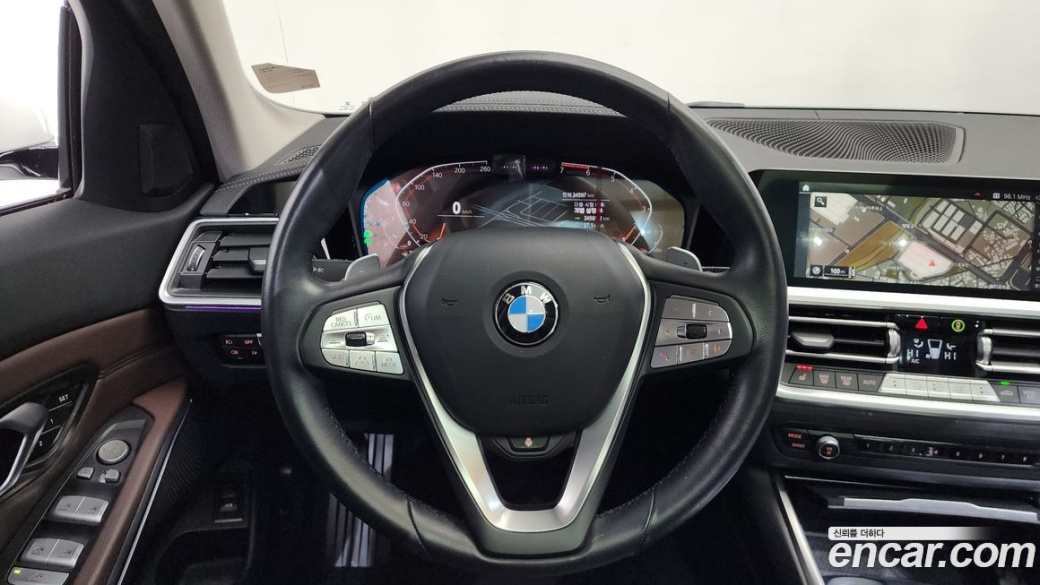 BMW 3-Series 320i Touring Luxury, 2022